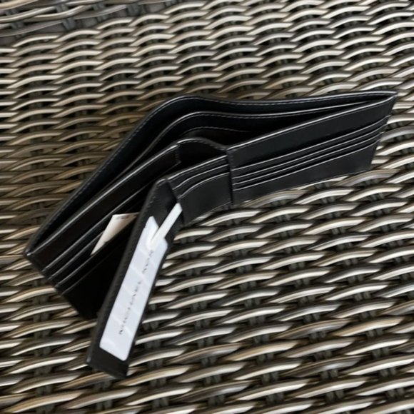 Michael Kors Men`s Cooper Pebbled Leather Billfold Wallet With Passcase - Picture 12 of 16